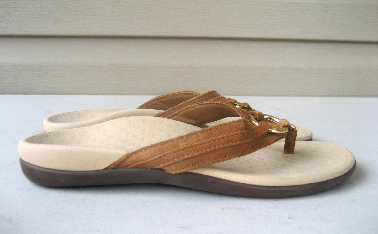 Vionic Tide Aloe Women’s Flip Flop Size 9 Thong Sandals Toffee Suede EXCELLENT