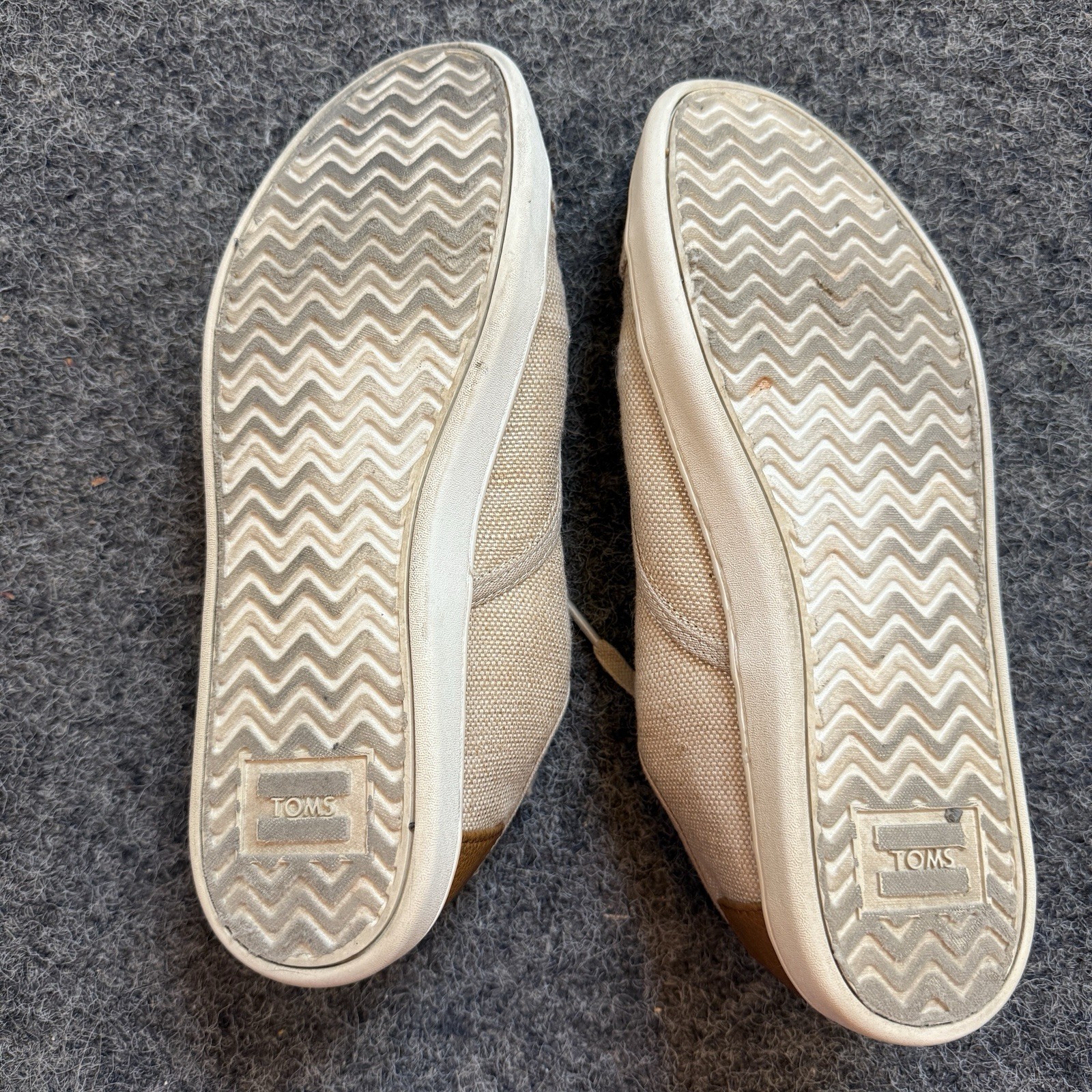 TOMS Del Rey Casual Sneaker Tan w Gold Sheen Leather Heels Women’s Sz 9