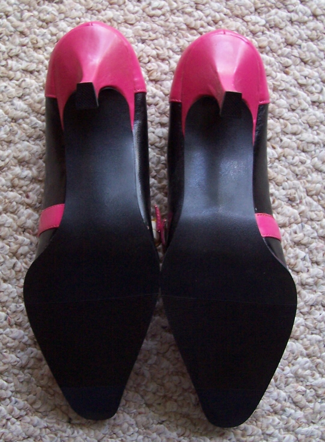 New Miss V High Heel Pump Shoes Fuschia and Black Size 7