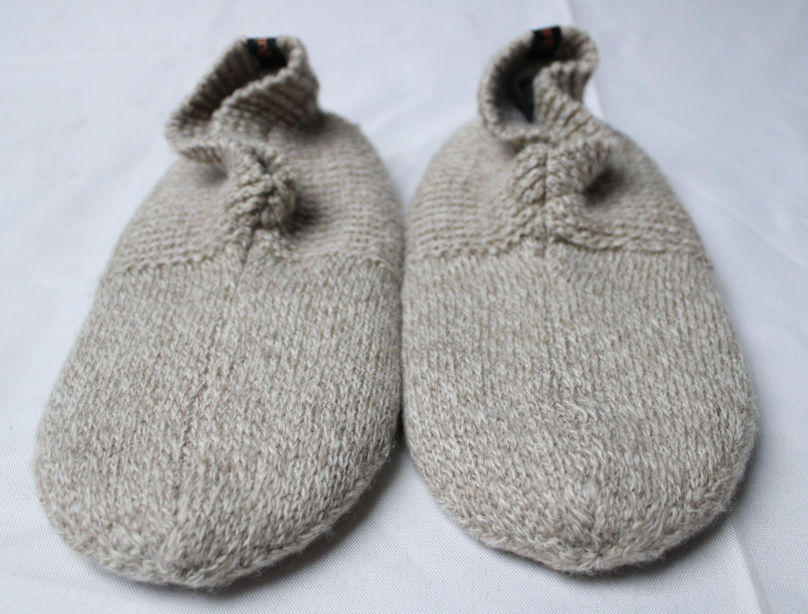 Quince Women’s Fleece Lined Gripper Slipper BE5 Natural See Description