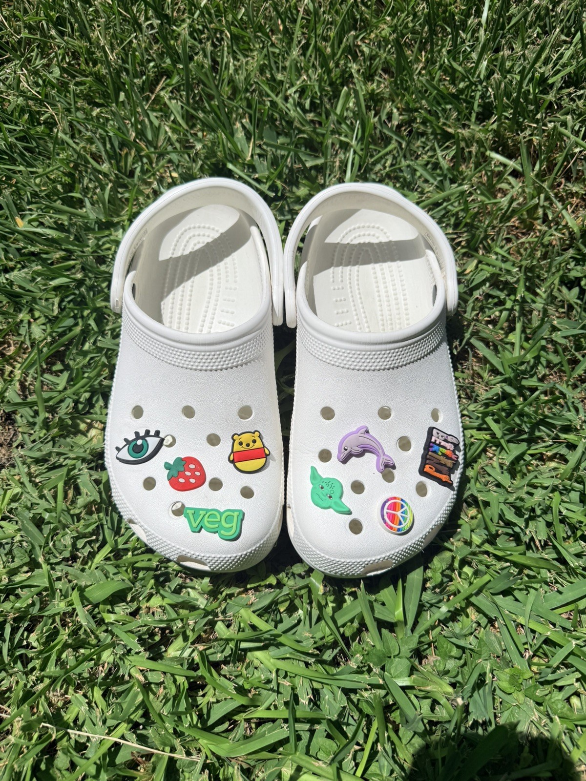 Crocs Classic Clogs Unisex Slip On Men’s 6 Women’s 8 White jibbitz Included