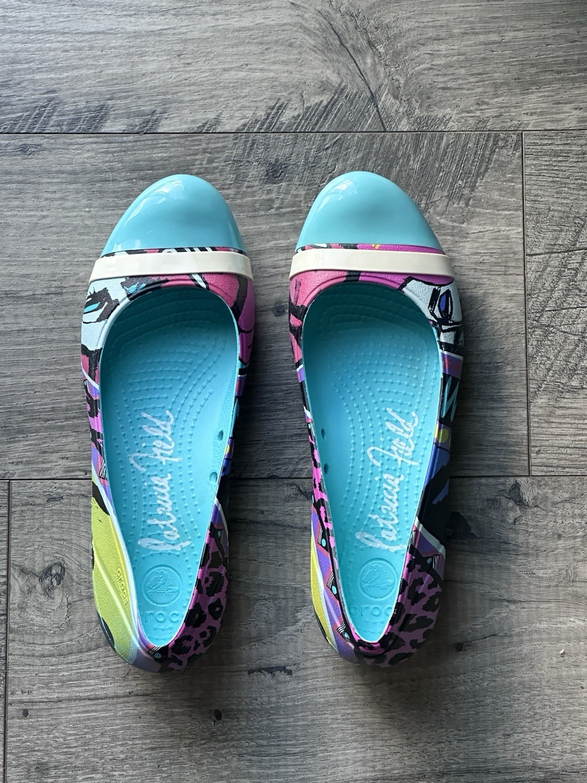 Patricia Field x Crocs Round Toe Flat Shoes Sz 8 Turquoise Multi Color Graphics
