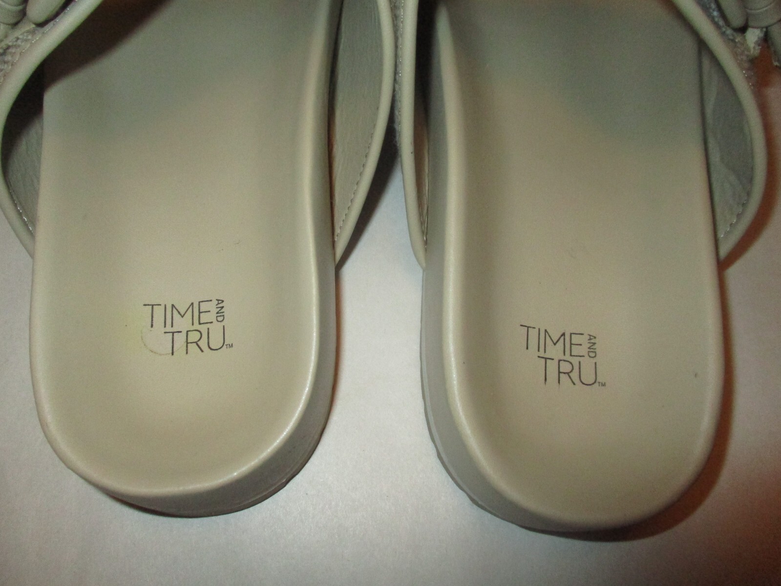 Time & Tru Womens 8M Tan Faux Leather & Fabric 2 Strap Slip on Flat Sole Sandals