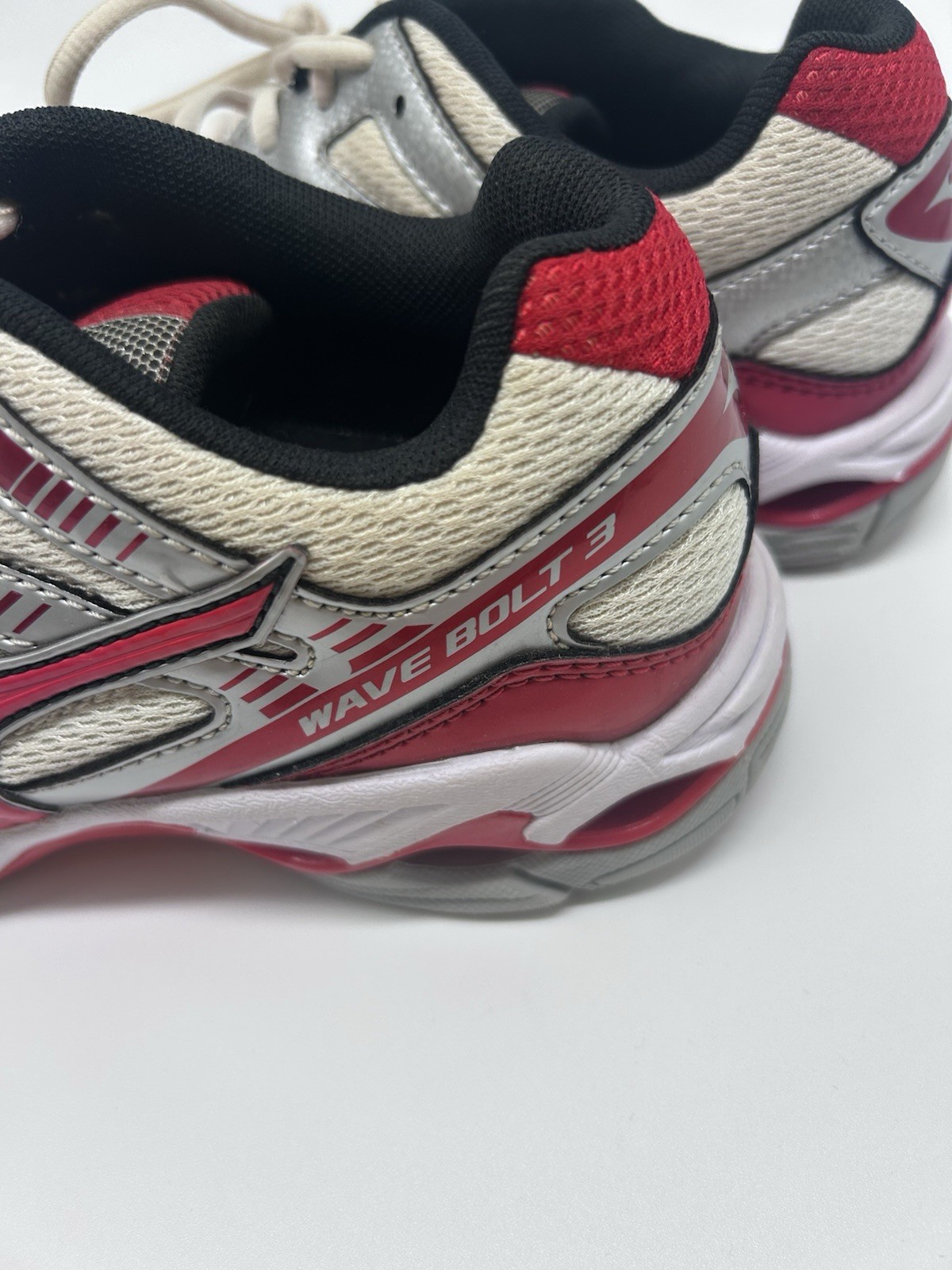 Mizuno Wave Bolt 3 Women’s Running/Walking Althletic Shoes SZ 7.5