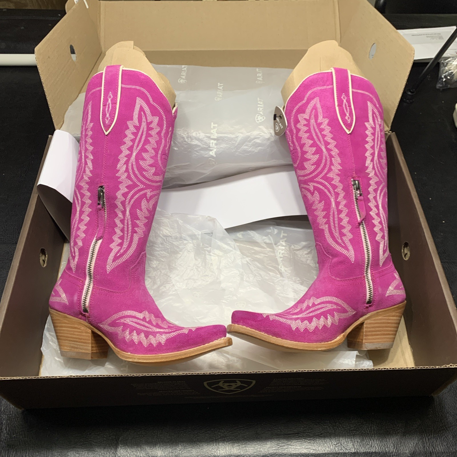 Cowgirl boots Pink Ariat Casanova size 5.5 New In Box Toe X Height 16”