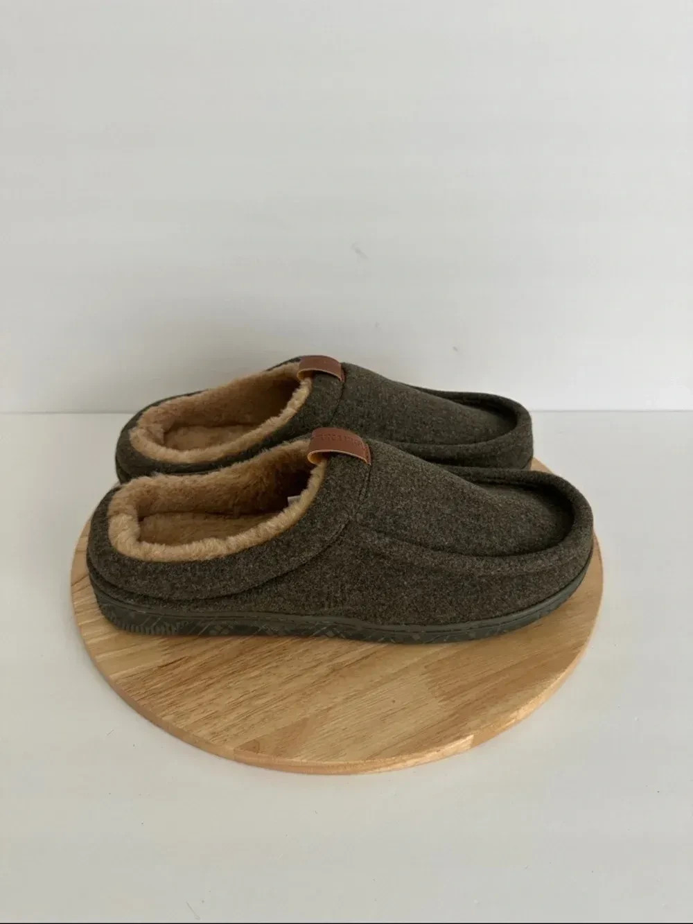 Muk Luks Miles Clog Mens Memory Foam Slip Resistant Slip-On Slippers, Sz M 9/10