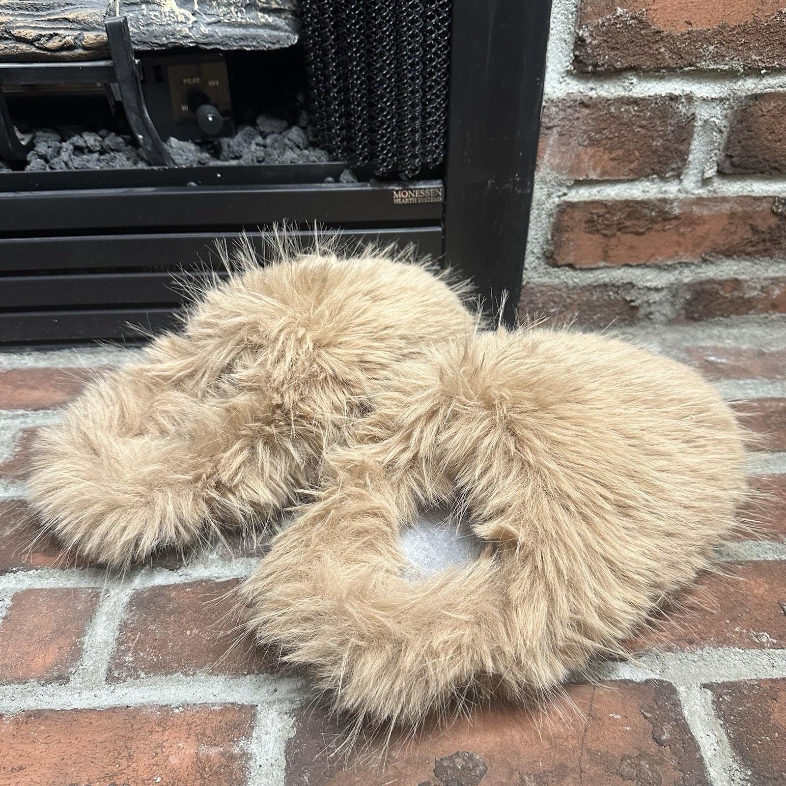 Furry Slippers Size 44-45 Soft Cozy Indoor/Outdoor Home Footwear Unisex Super