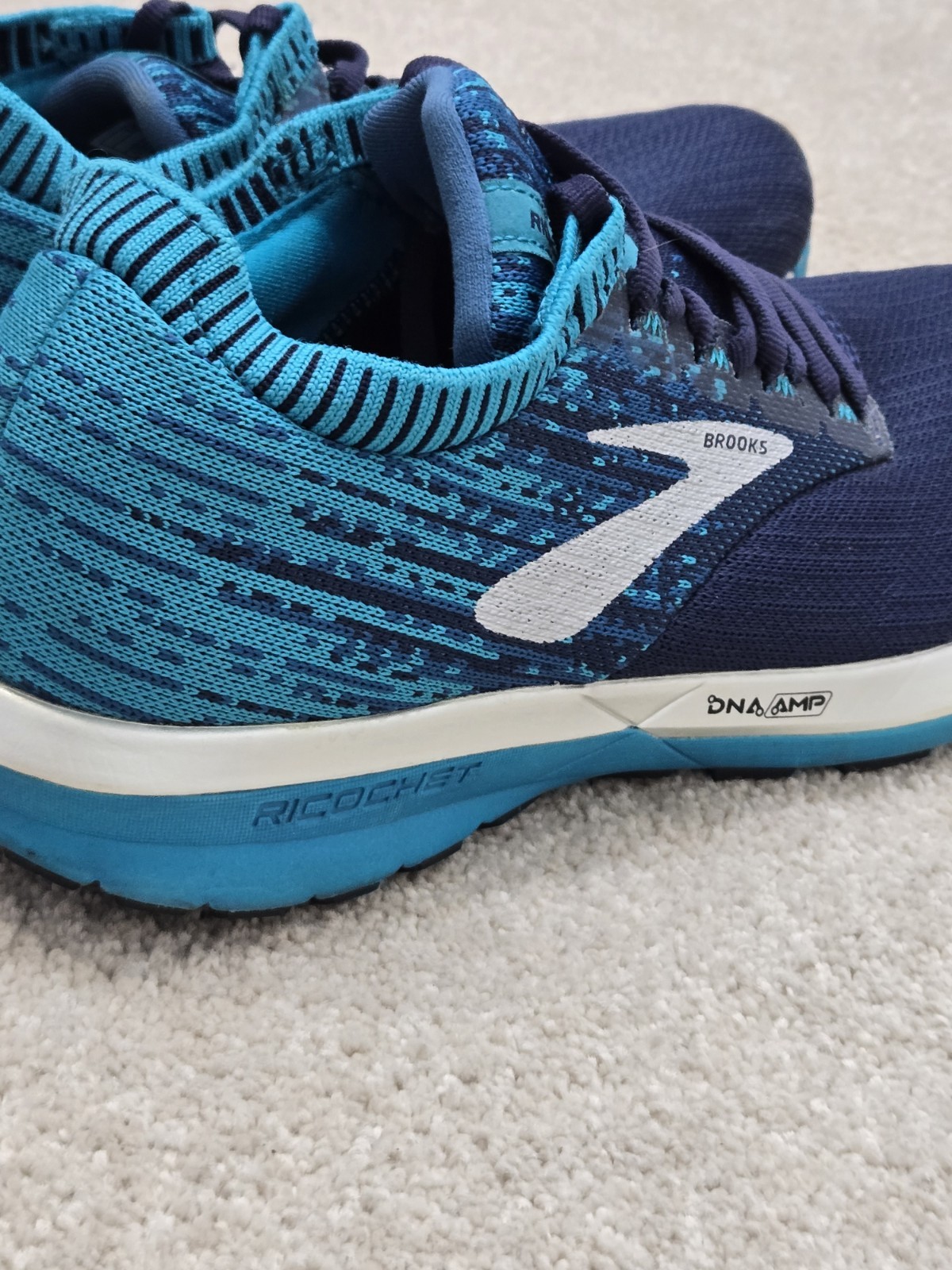 Brooks shoes women 7 B ricochet running walking DNA amp cushion turquois blue