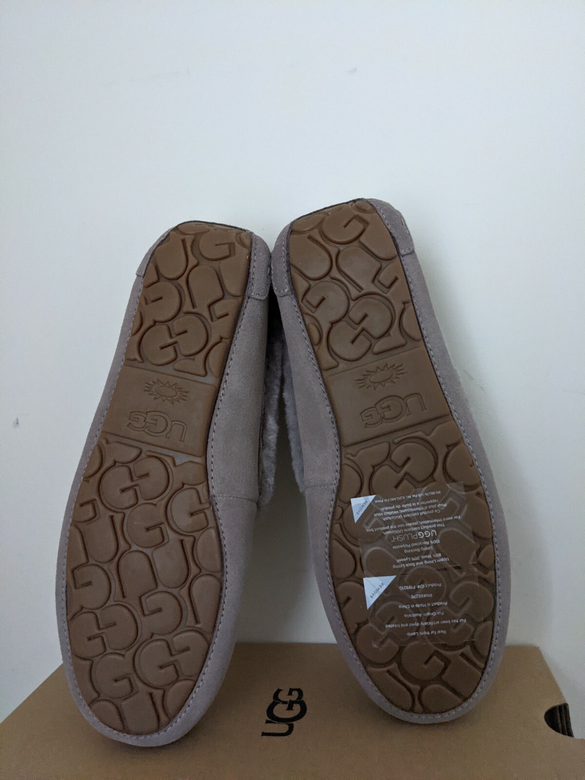 Ugg Australia Womens Dakota Spill Seam moccasin Size 8 NIB