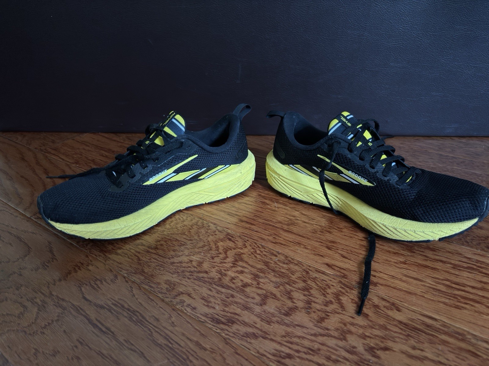 Brooks Revel 6 Women’s Size 8.5 Black Yellow Pittsburg Running Shoes