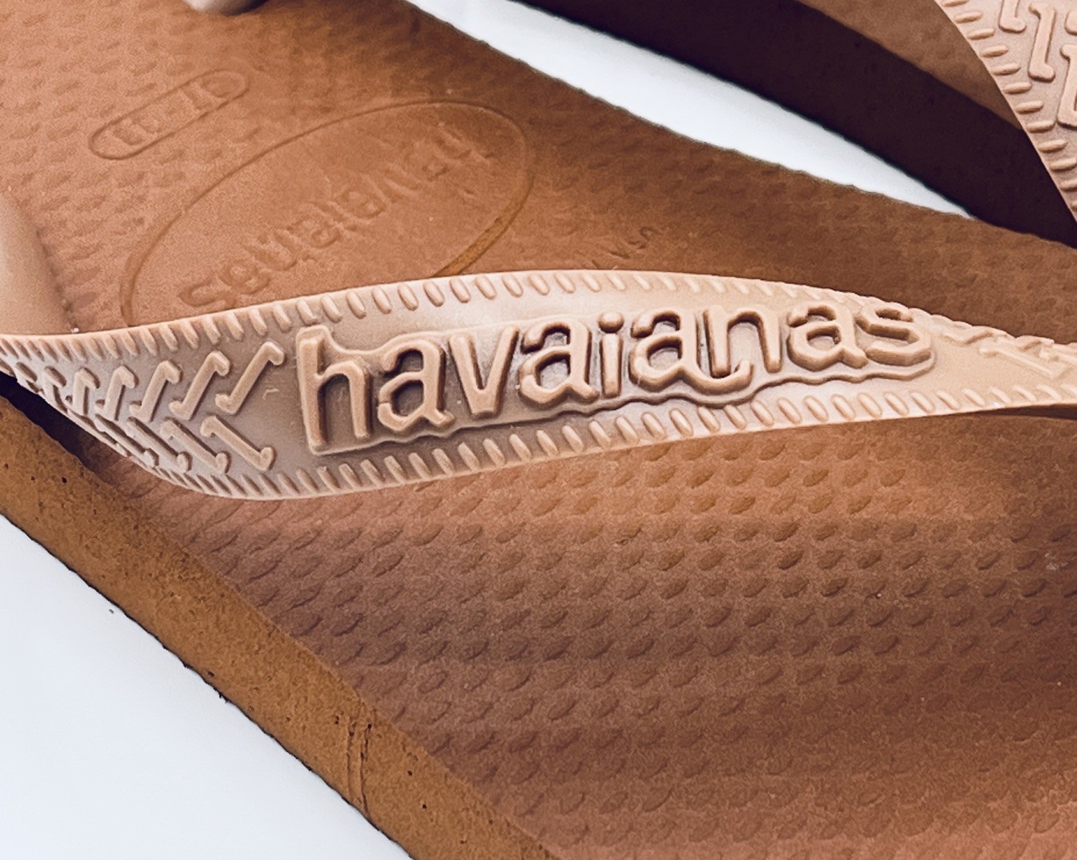 HAVAIANAS Flip Flops Beach Summer Vacation Rust Size 7 (NEW)