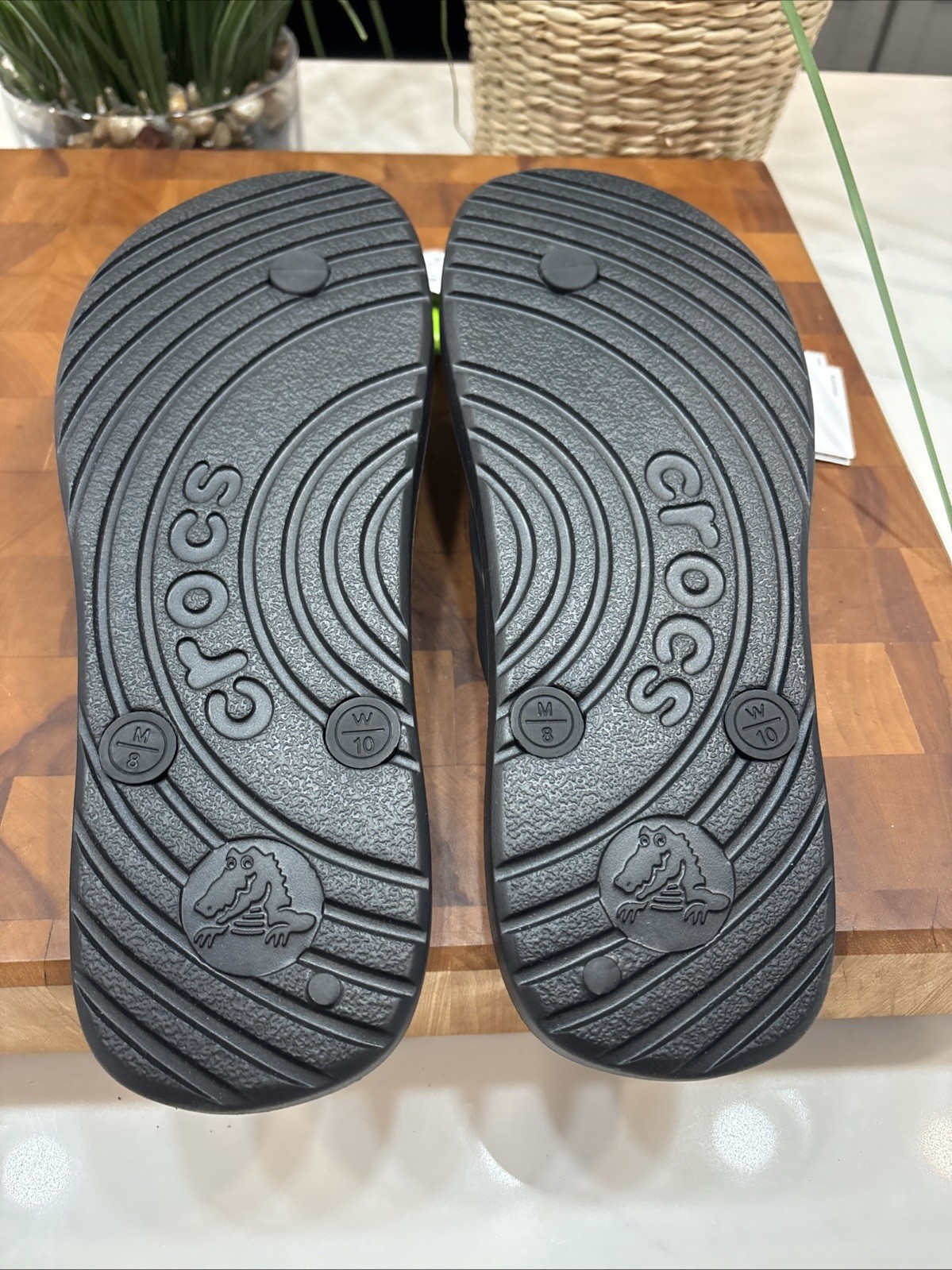 Crocs Flip Unisex Flip Flop 210089-001 Black M8/W10 (NWB)