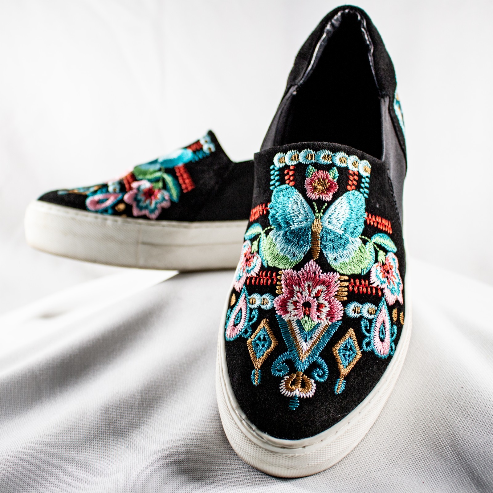 JOHNNY WAS Multicolor Floral Butterfly Embroidered Women Sneaker Shoes Size 8