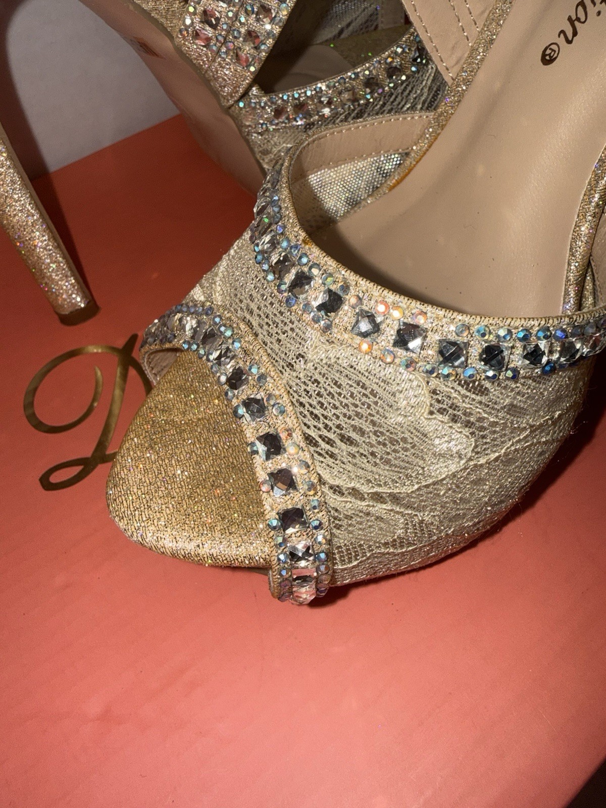 De Blossom Collection Nude Strappy Open Toe Ankle Strap Buckle Lace Heel 5.5