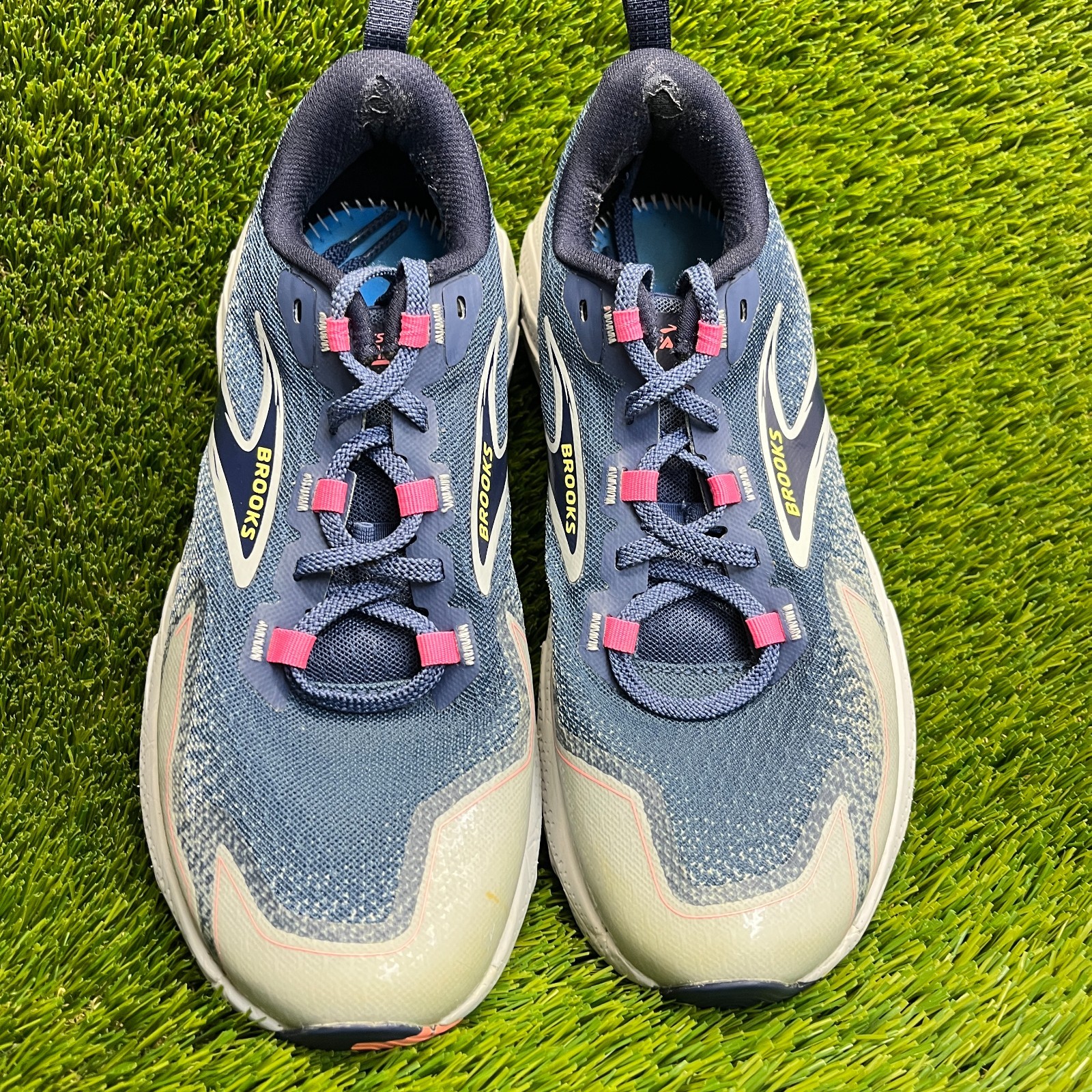 Brooks Cascadia 18 Womens Size 9 Blue Gray Pink Athletic Running Shoes Sneakers