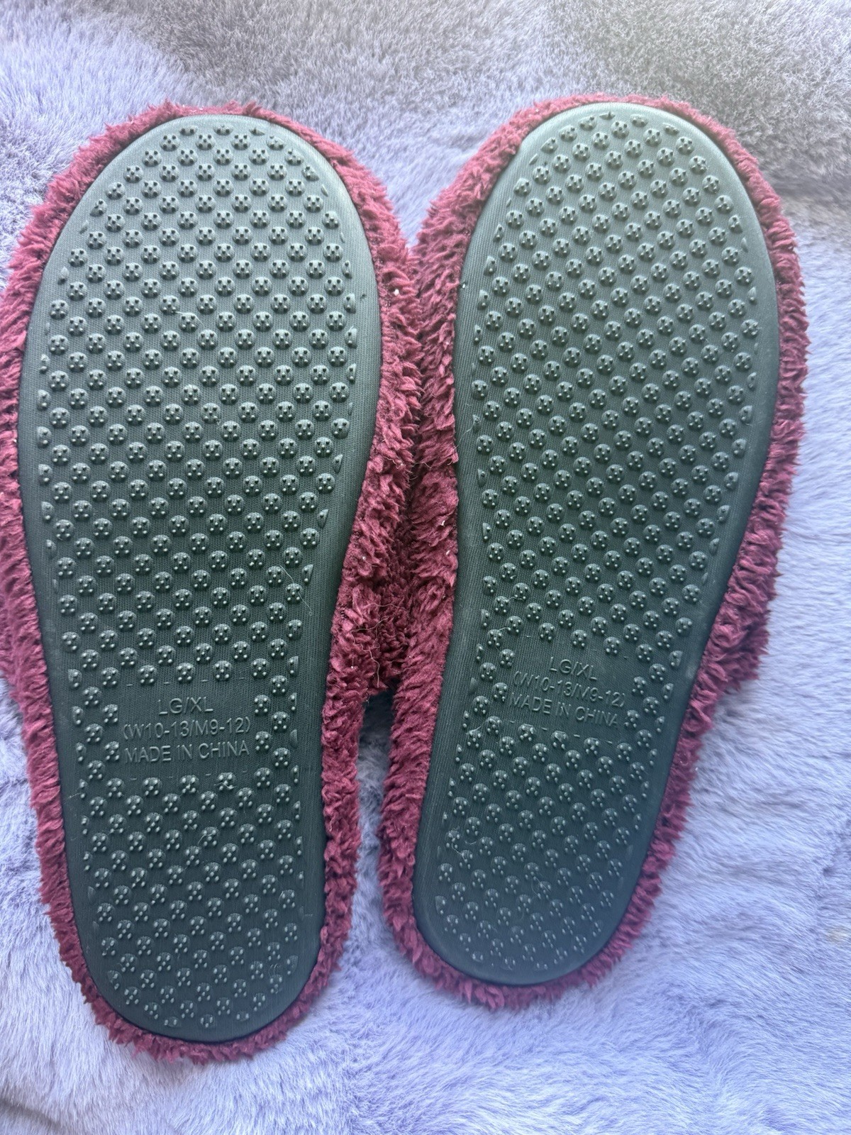 Harry Potter Hogwarts Slippers LG/XL W 10-13 M 9-12 Maroon Fuzzy Gryffindor