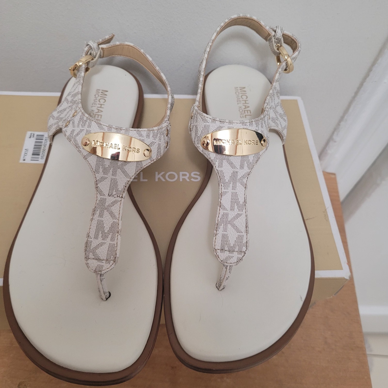 Michael Kors MK Plate Thong Sandals Women 7.5M Vanilla Mini MK Logo PVC Box