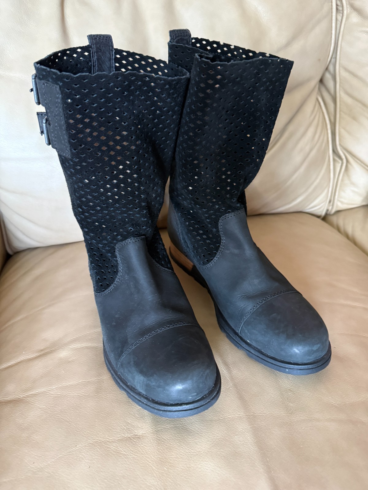 Sorel Boots Women Lacy Leather Cut-outs, Size 8.5