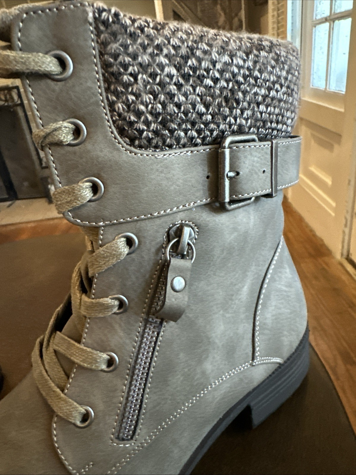 Wanderlust Womens Combat Boots Size US Size 9 Gray Waterproof Lace Up Vegan