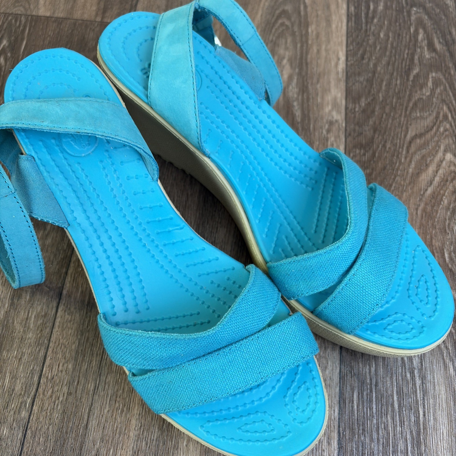 Crocs Leigh II Women’s Ankle Strap Wedge Sandals Turquoise Teal Canvas Leather 8