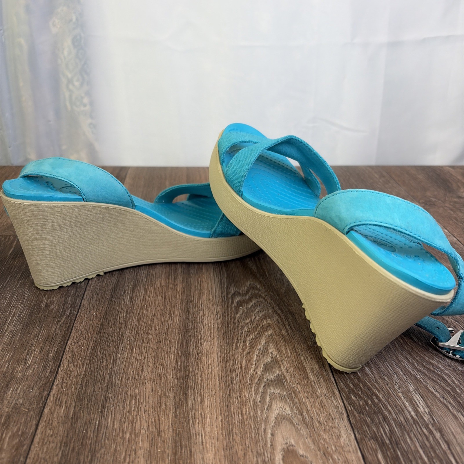 Crocs Leigh II Women’s Ankle Strap Wedge Sandals Turquoise Teal Canvas Leather 8