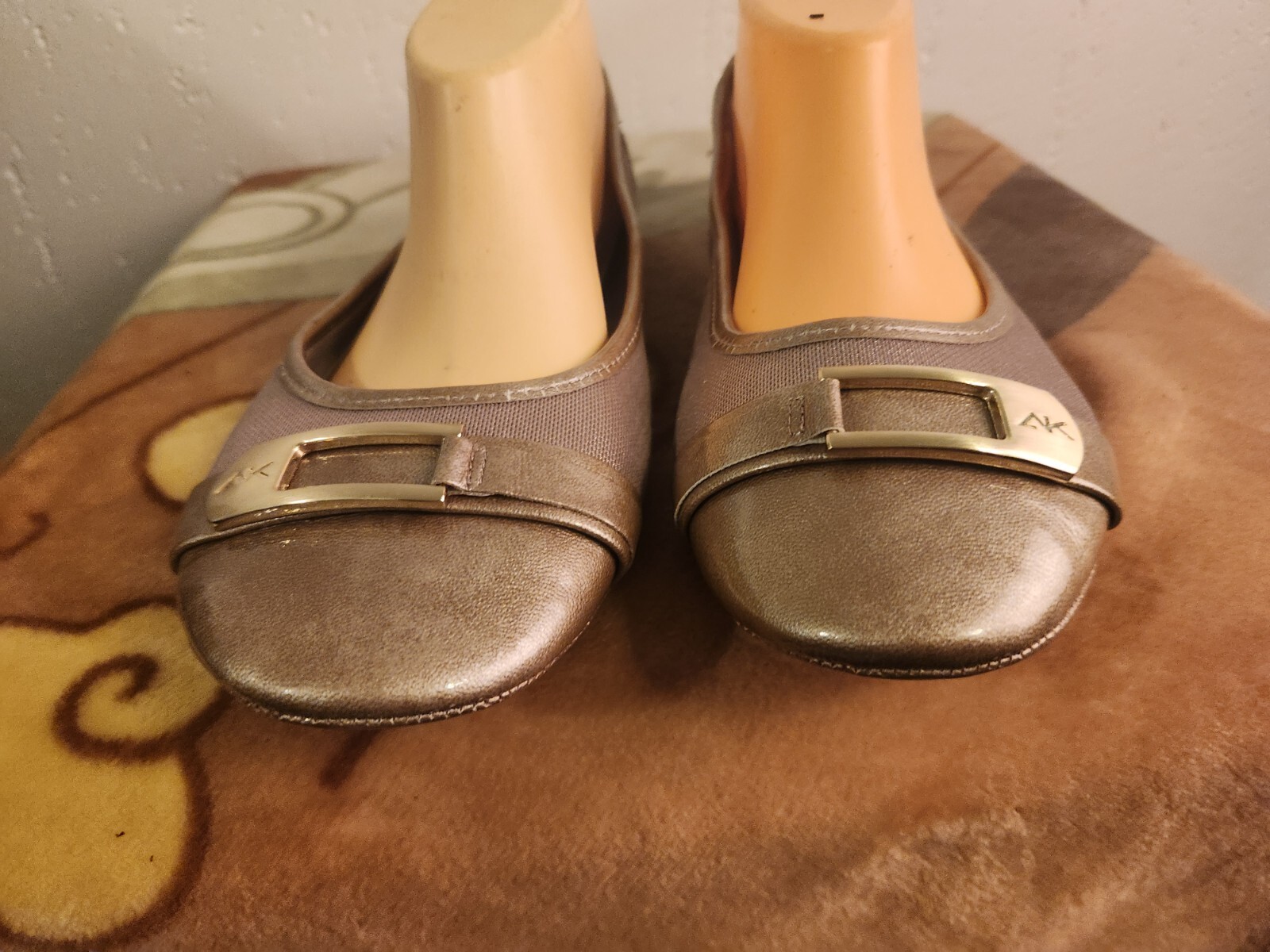 AK Anne Klein Womens sz 11M Gold Metallic Cap Toe Flats Shoes #33