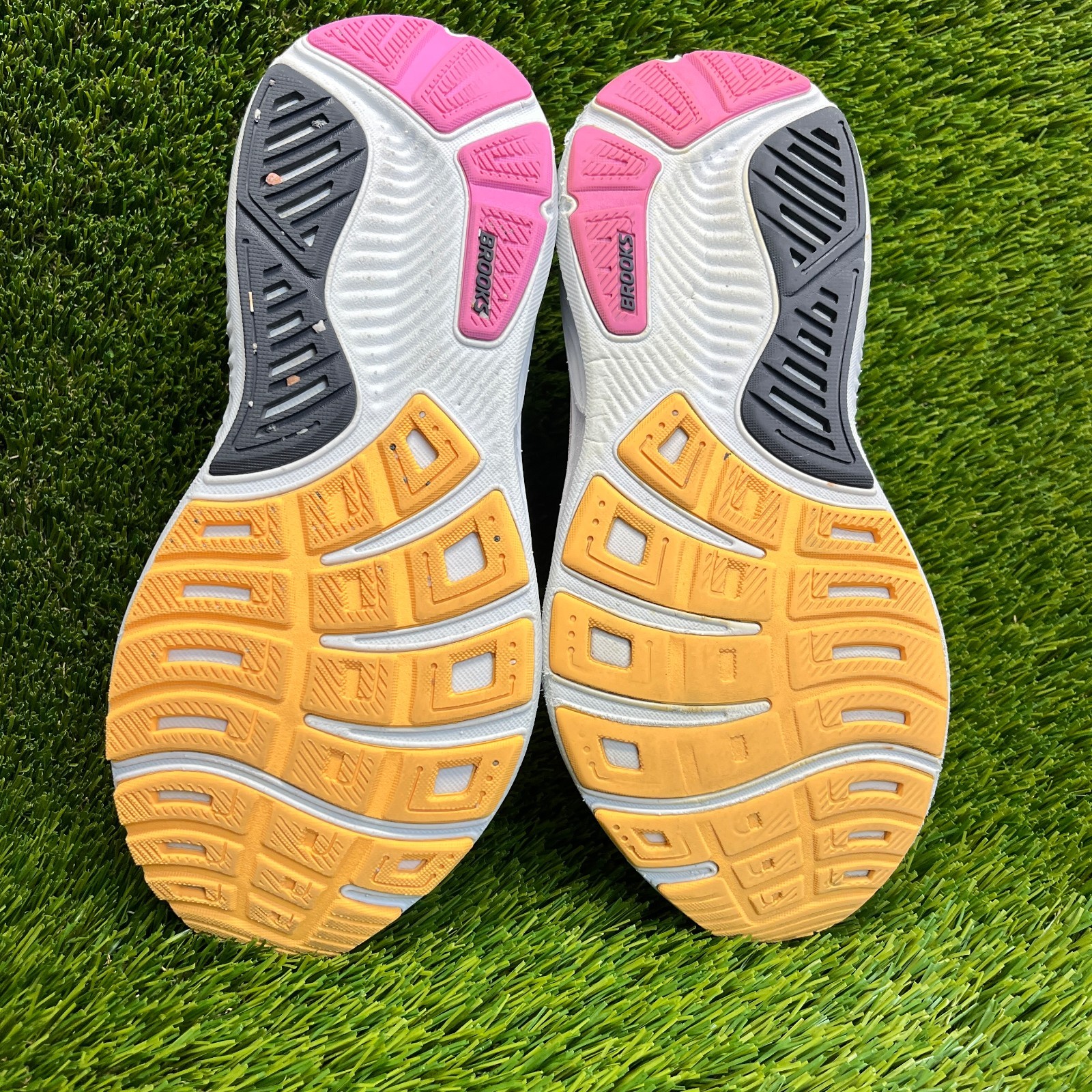 Brooks Ghost 17 Womens Size 9 Gray White Pink Athletic Running Shoes Sneakers