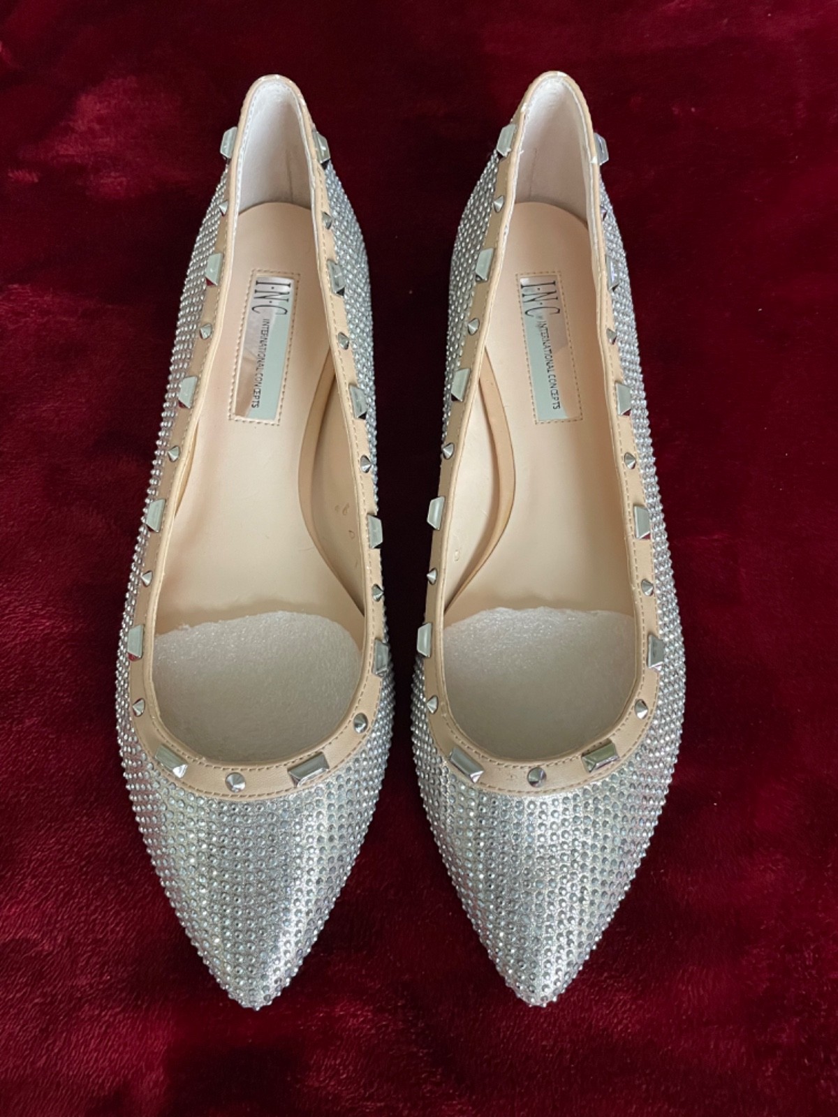 I.N.C International concepts women’s silver Rinestone pointed Toe shoes Size 7.N