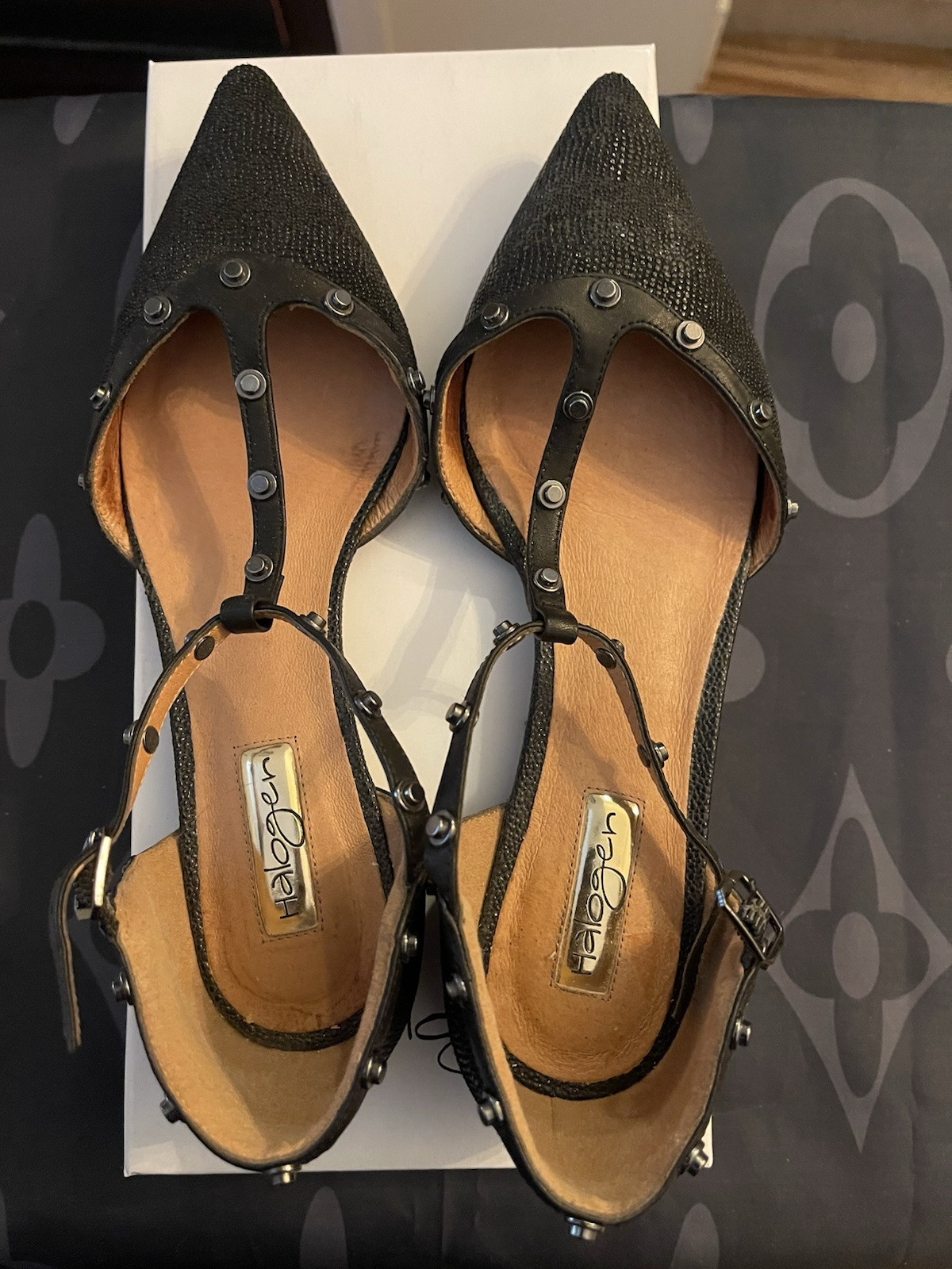 Halogen «Olsen» black pointed toe studded T-strap flats, 7 Left 8 Right Foot