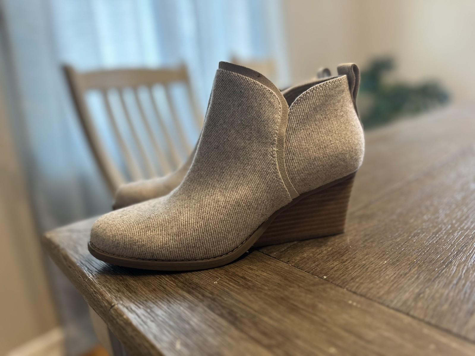 Size 7.5 – TOMS Kaia – Natural Shimmer / Twill / Suede – Womens