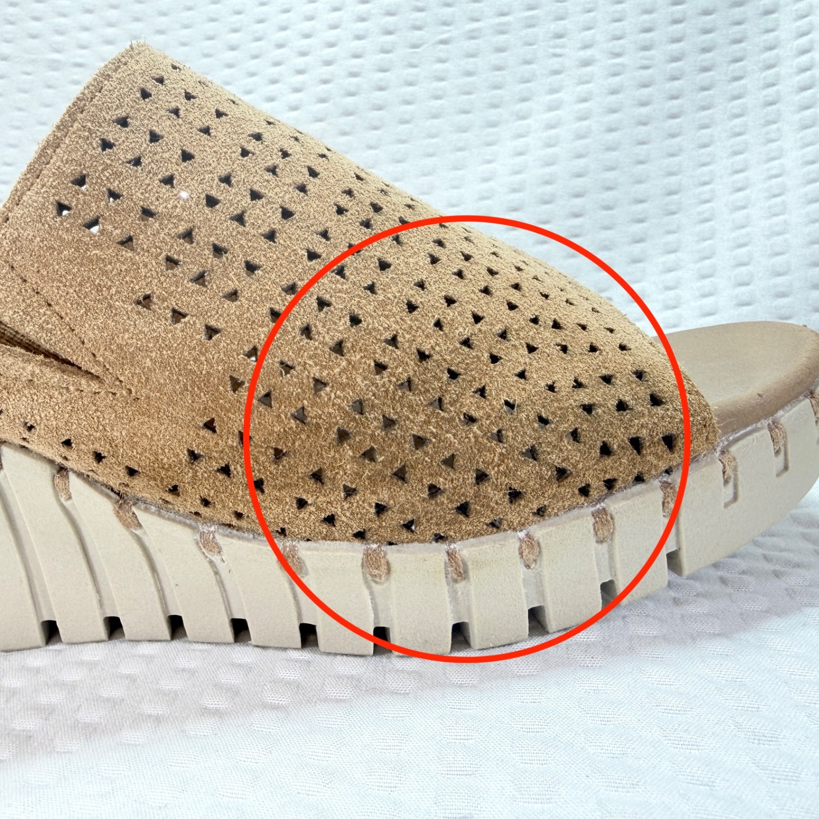 Women’s Skechers Pier Ave Luxe Foam Suede Wedge Sandal Tan Size 8 -New w/Flaw