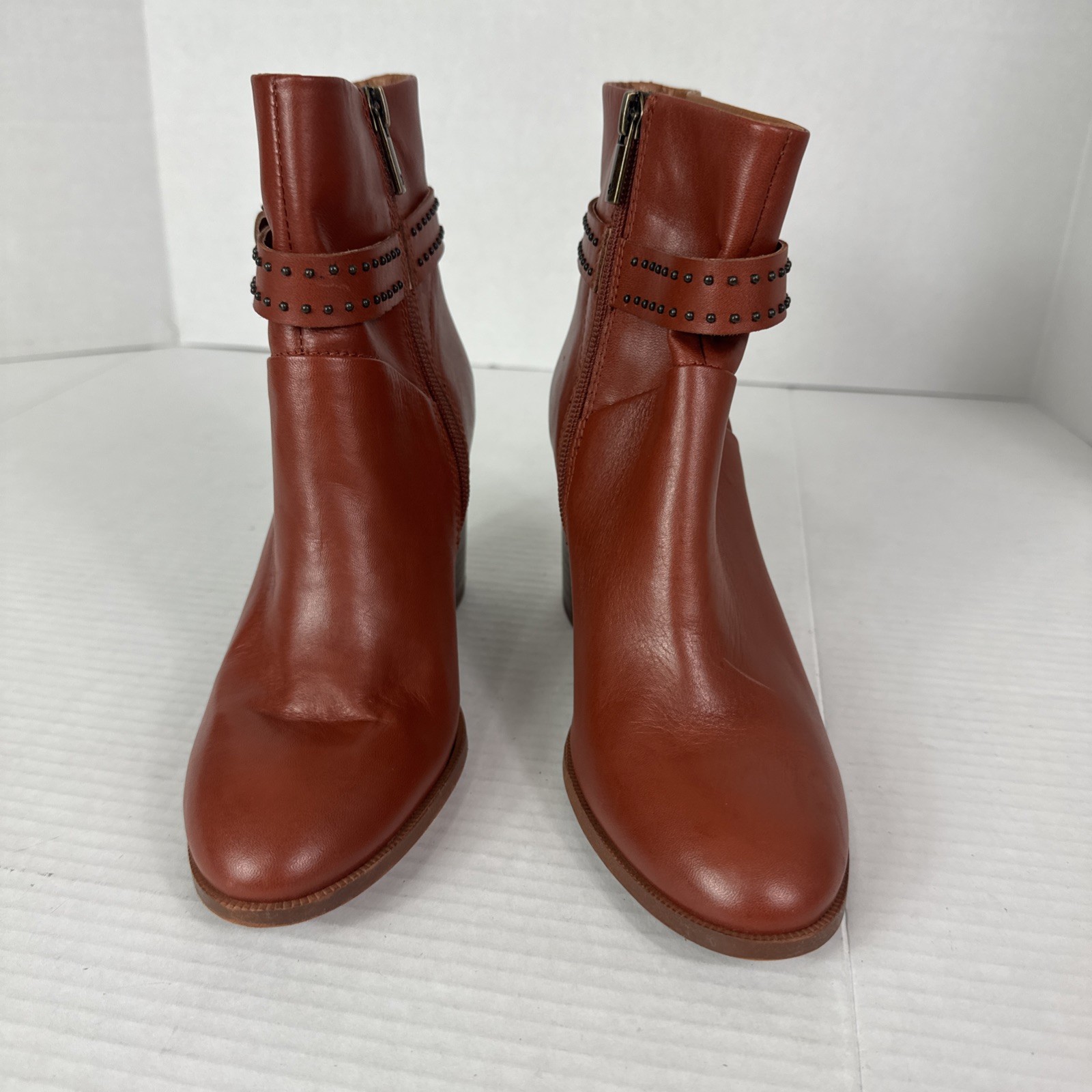 Lucky Brand Women’s 6 Studded Tie Strap Leather Bootie Bootie Orange Brown Sampl
