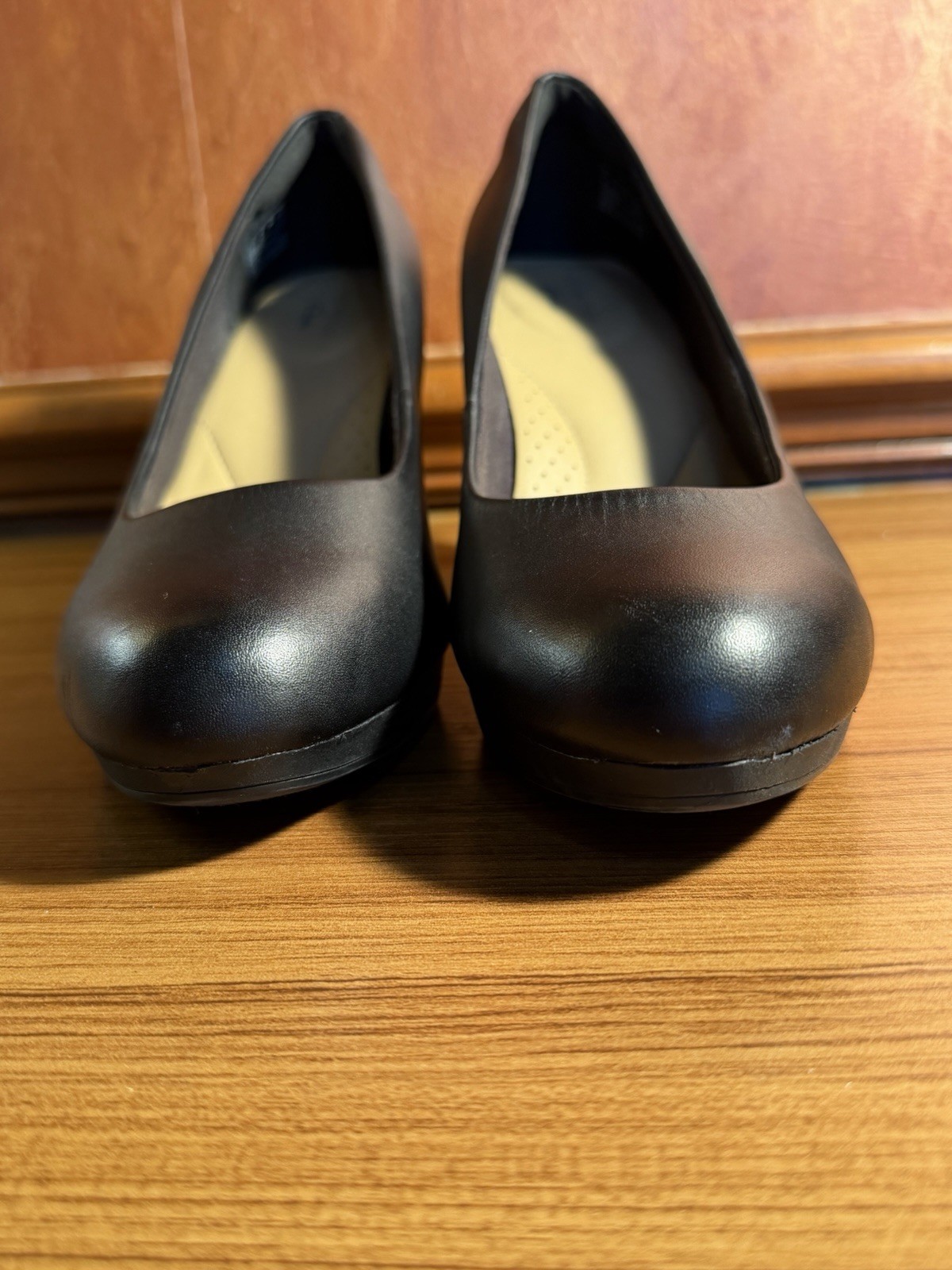 Clarks AMBYR Pumps Sz 8 W Black Leather Slip-Ons 2-1/2″ High Heels – EUC