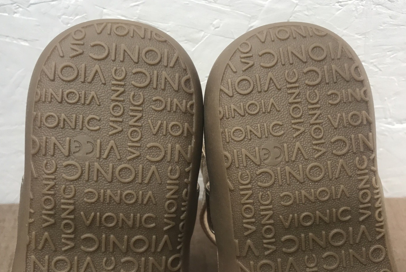 *See Description Vionic Alita Women’s Sandals Metallic Gold Leather Size 11W