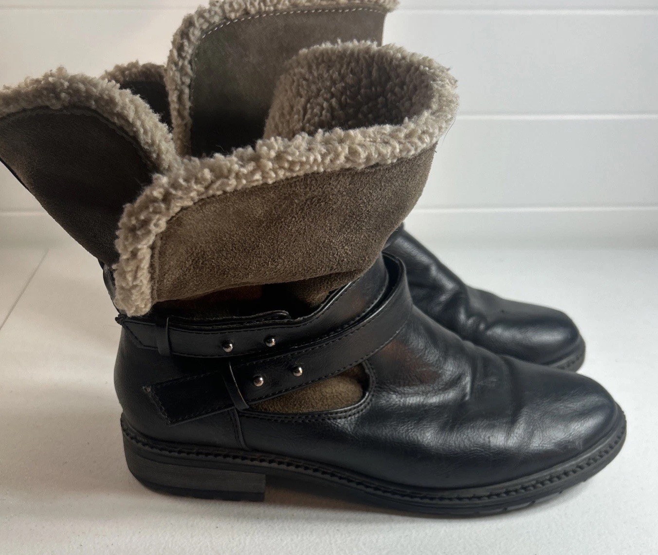 American Eagle Women’s Boots Size 7.5 Brown/Black Sherpa Lined Booties Fold Over