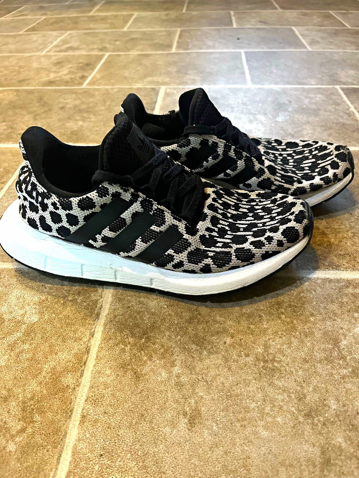 adidas Swift Run Shoe Women’s Size 7 Black Cheetah Print BD7962