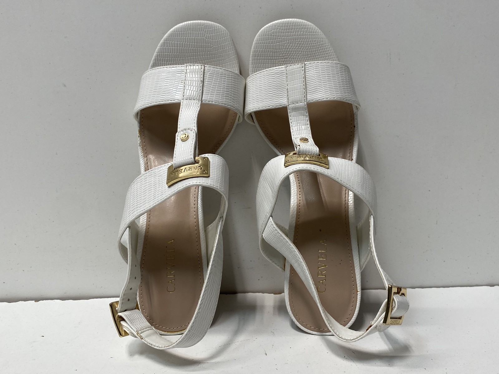 Carvela White Textured T-Strap Block Heel Sandals Women’s Size 39 US 8.5