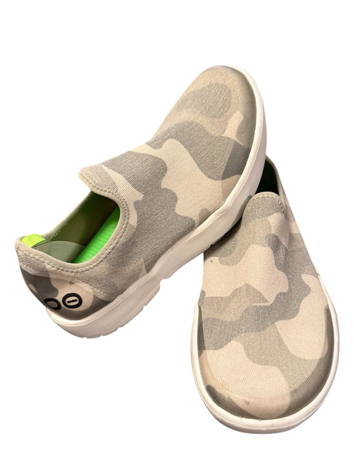 OOFOS OOmg eeZee Low Camo Canvas Slip On Casual Recovery Shoes Women’s Size 6
