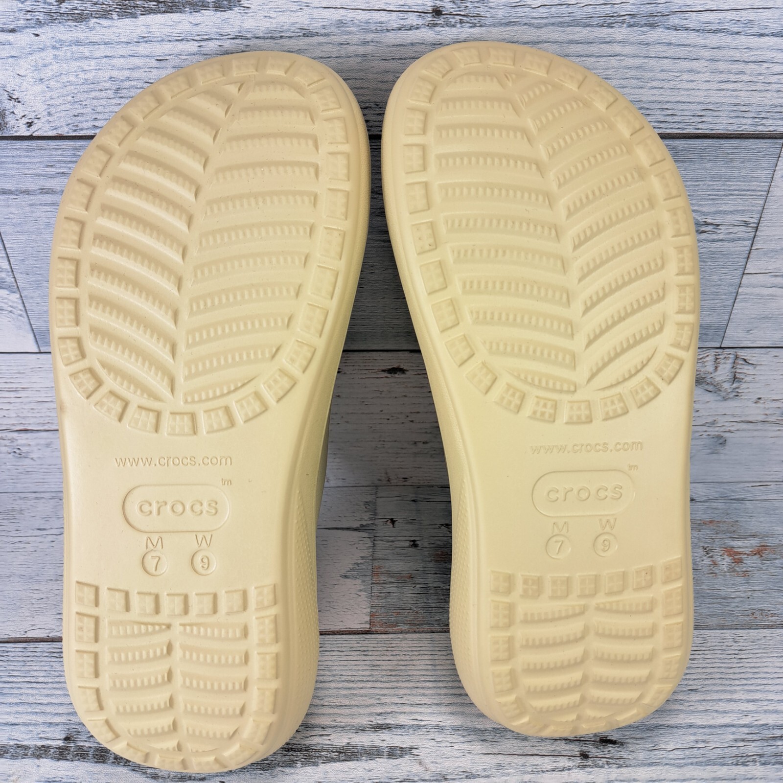 New Crocs Classic Crush Sandal Women’s 9 Mens 7 Bone/Tan