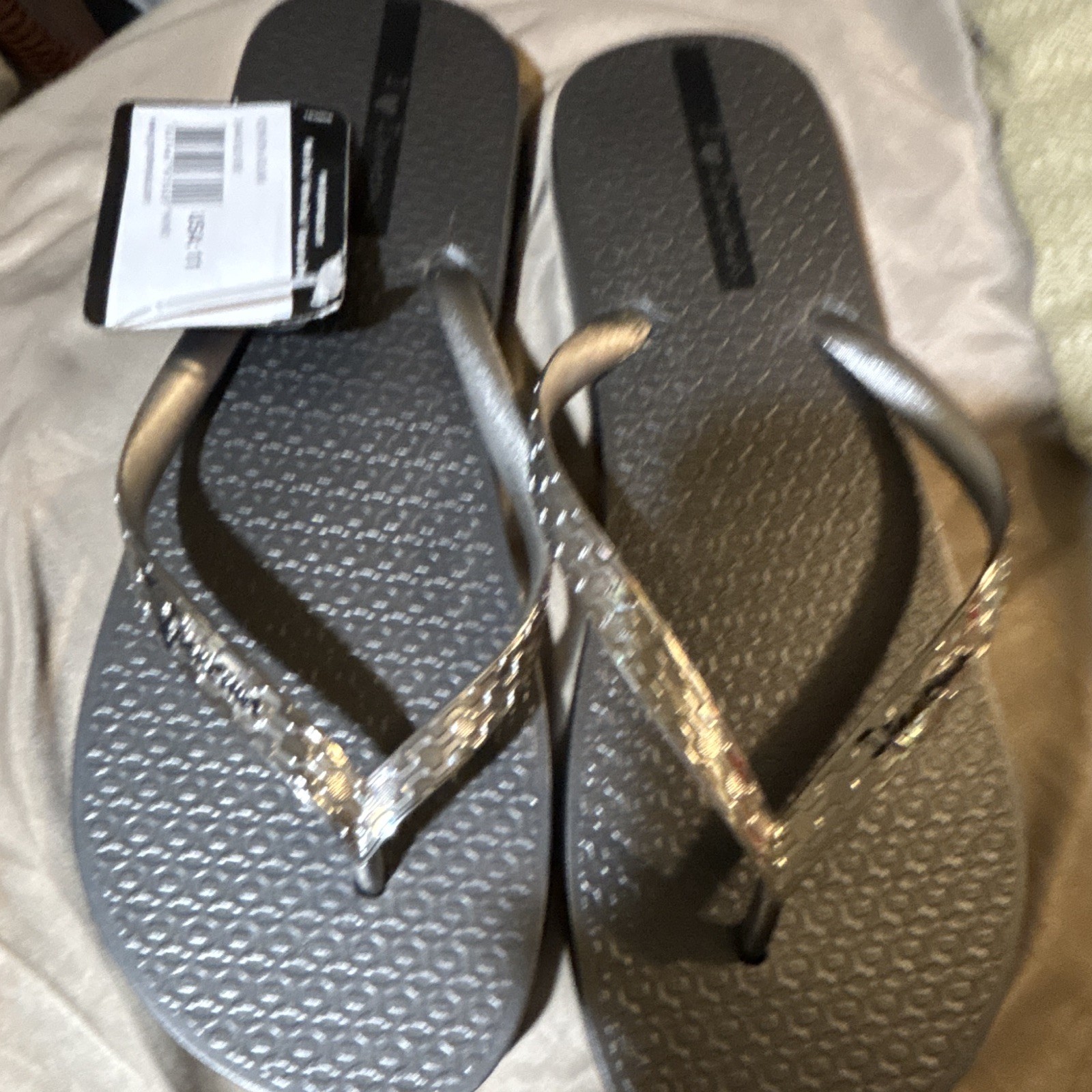 Ipanema Gray Silver Glitter Logo Flip Flop Sandals Women’s Size 11 Slip-On