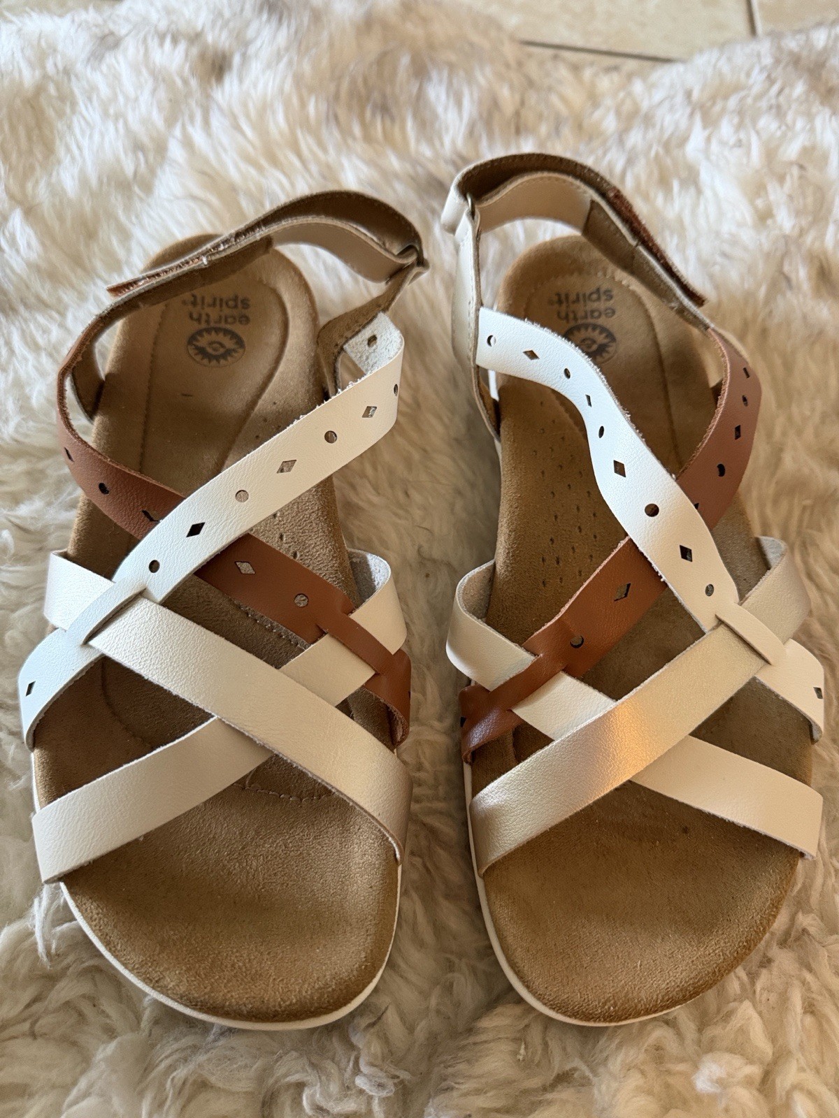 New earth cushioned Strappy Leather Sandal White Brown 8 hamptons classy slip on