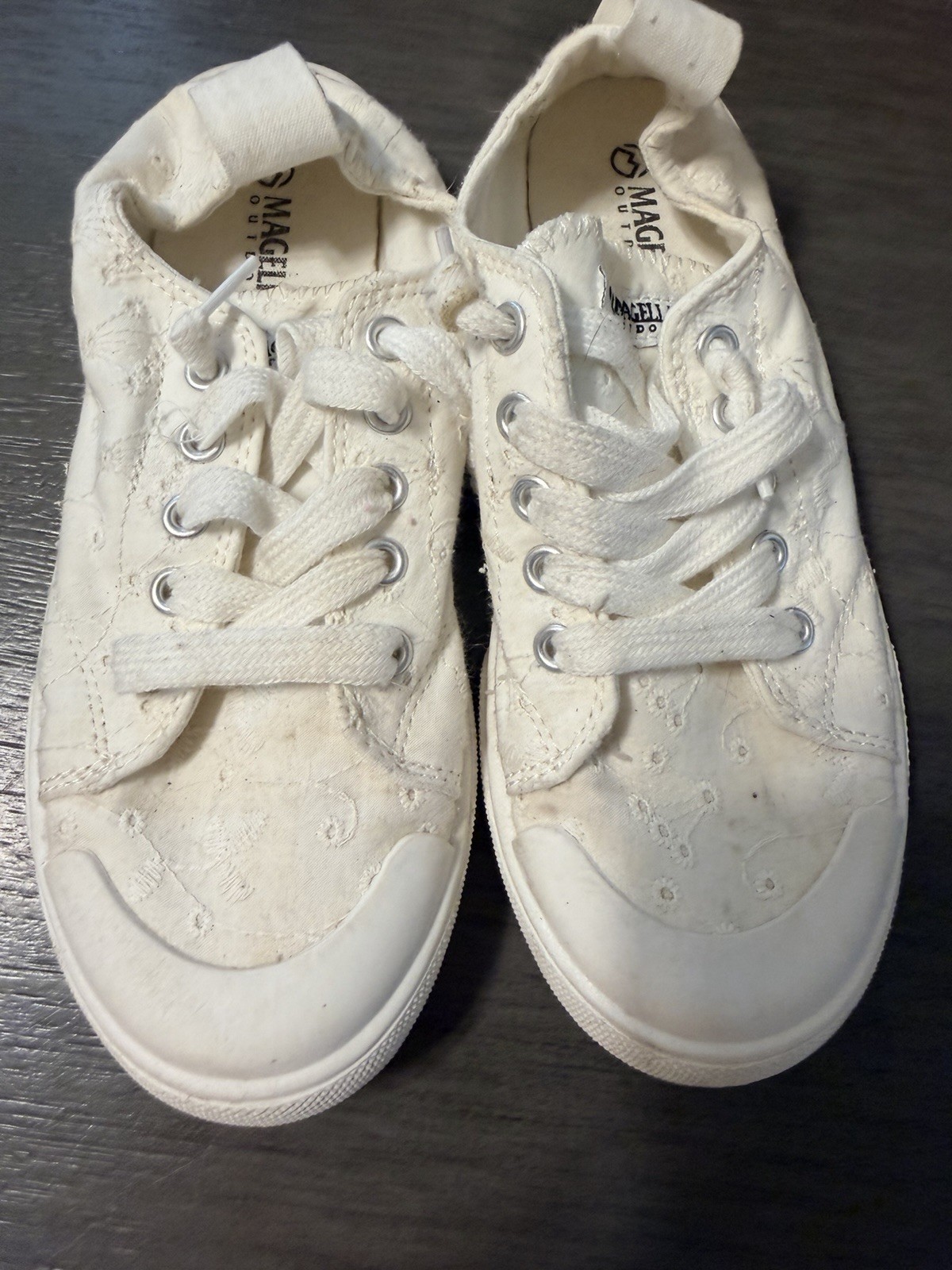 Magellan Outdoors Women’s Size 6B White Eyelet Scrunch-back Sneakers