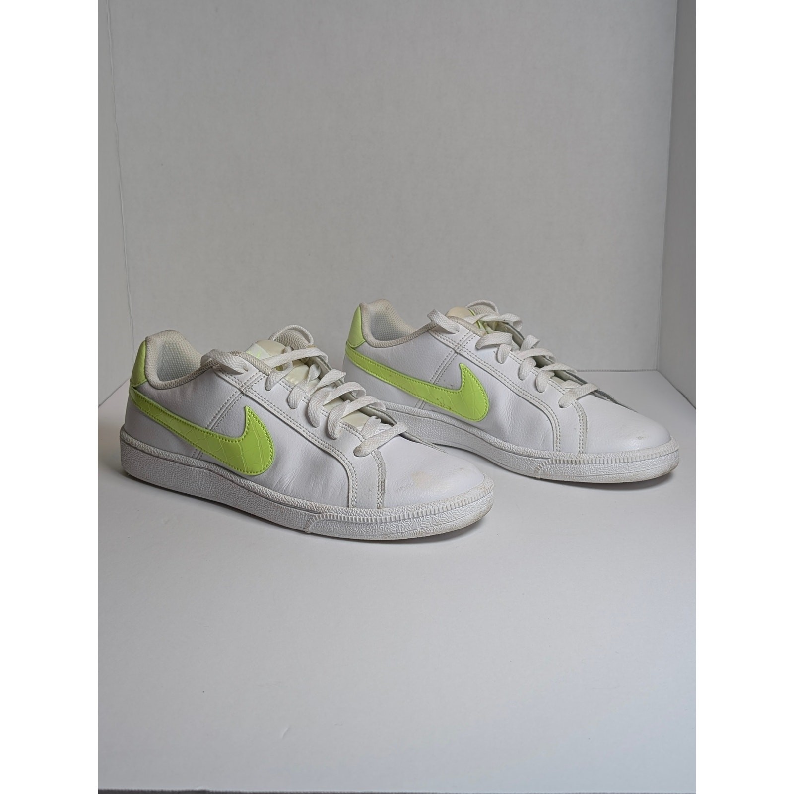 Nike Court Royale White Lime Green Swoosh 749867-121 Womens Size 9.5 Sneakers
