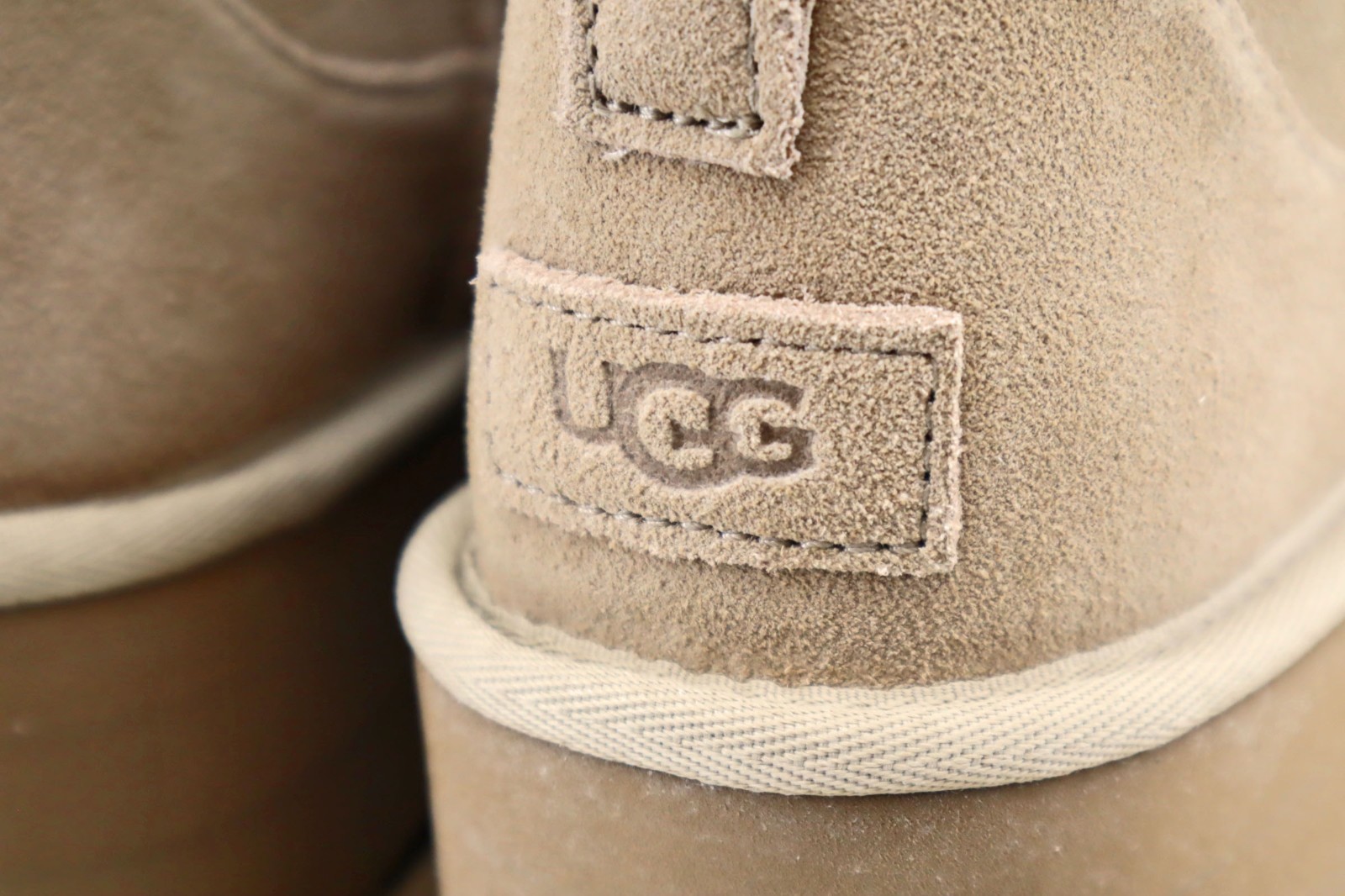 NEW Women’s UGG Classic Ultra Mini Platform Sand (Beige) 1135092