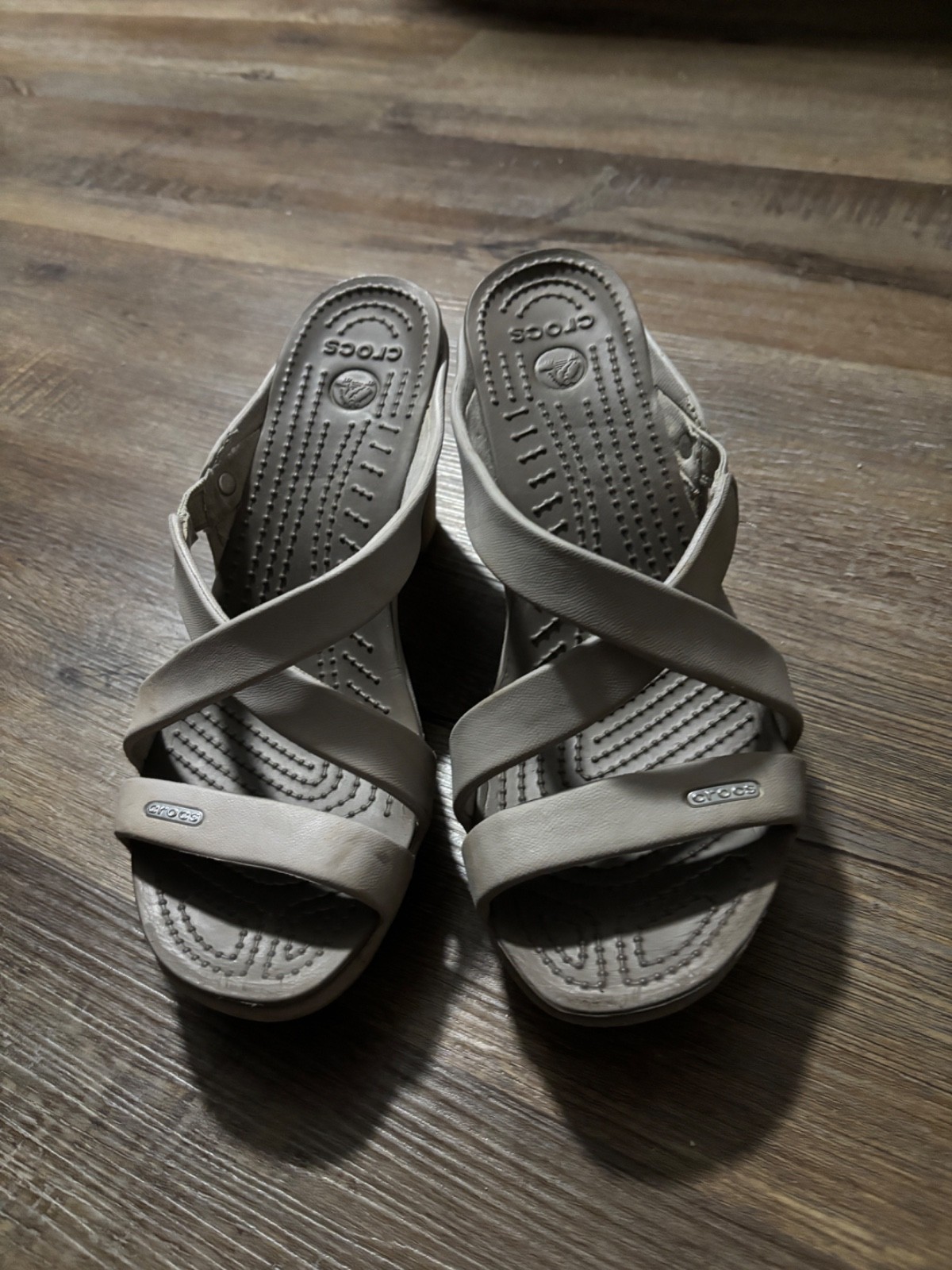 crocs cyprus high- heeled strappy sandal size 9 grey