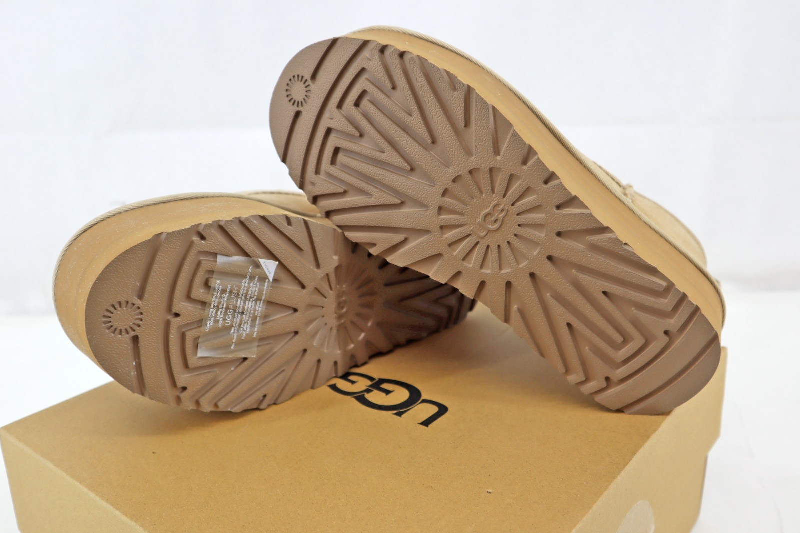 NEW Women’s UGG Classic Ultra Mini Platform Sand (Beige) 1135092