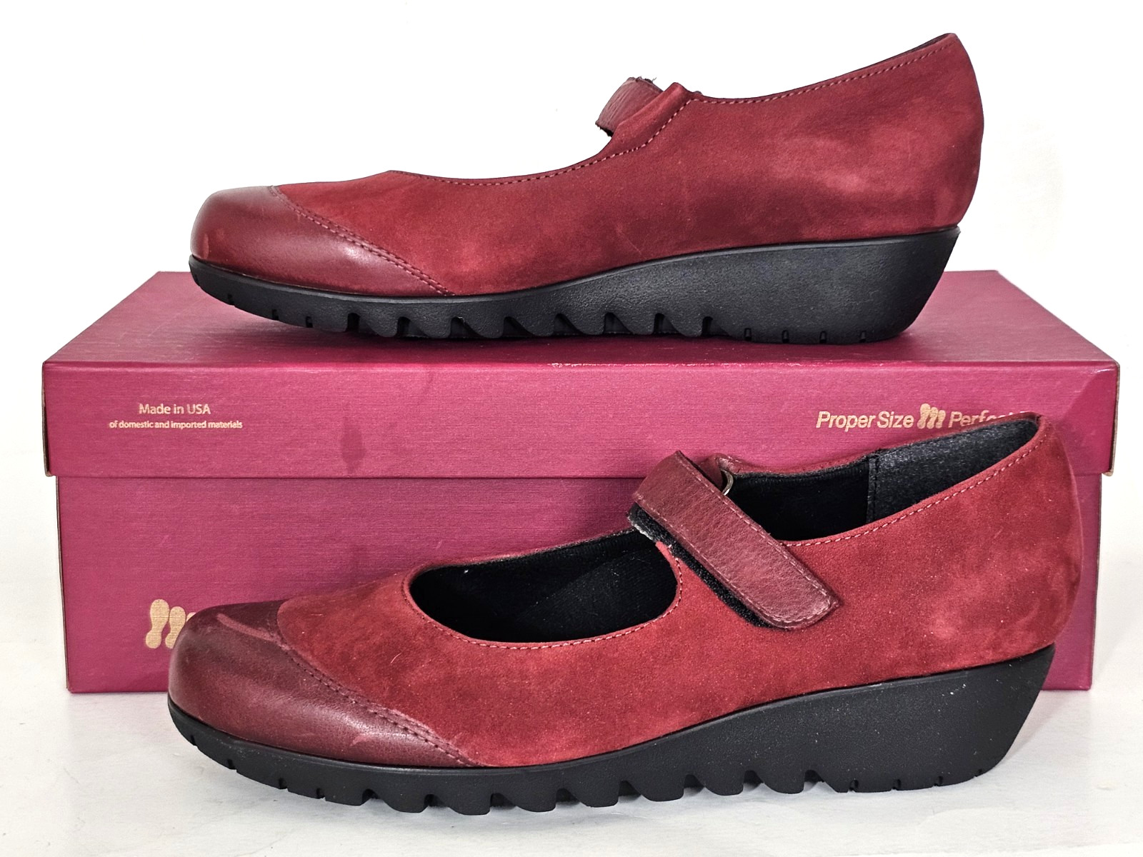 Munro ALPINE Cherry Red NUBUK M730036 Size 9 M- New with Flaw