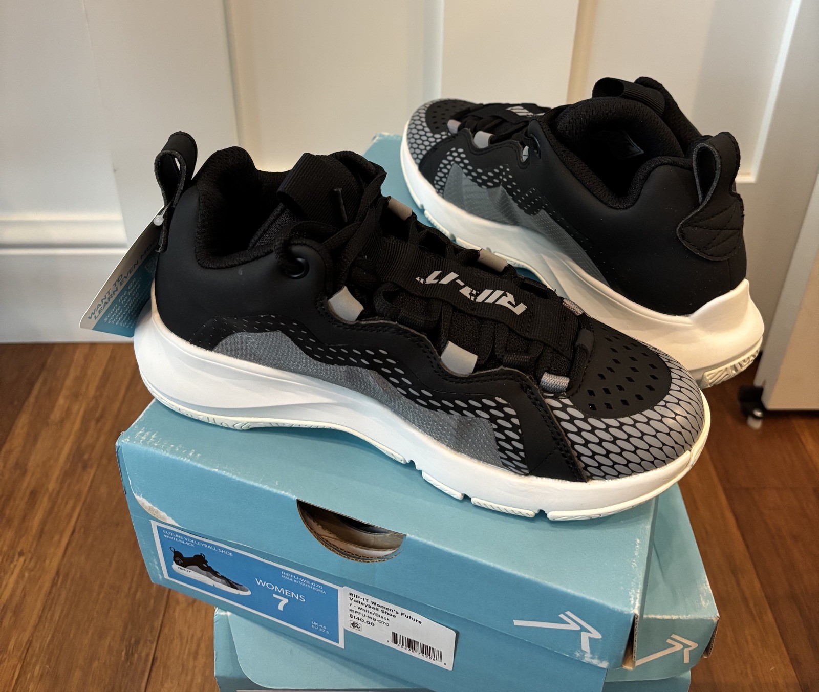 Rip it Women’s Future Volleyball Shoes Size 7 White/Black NEW!