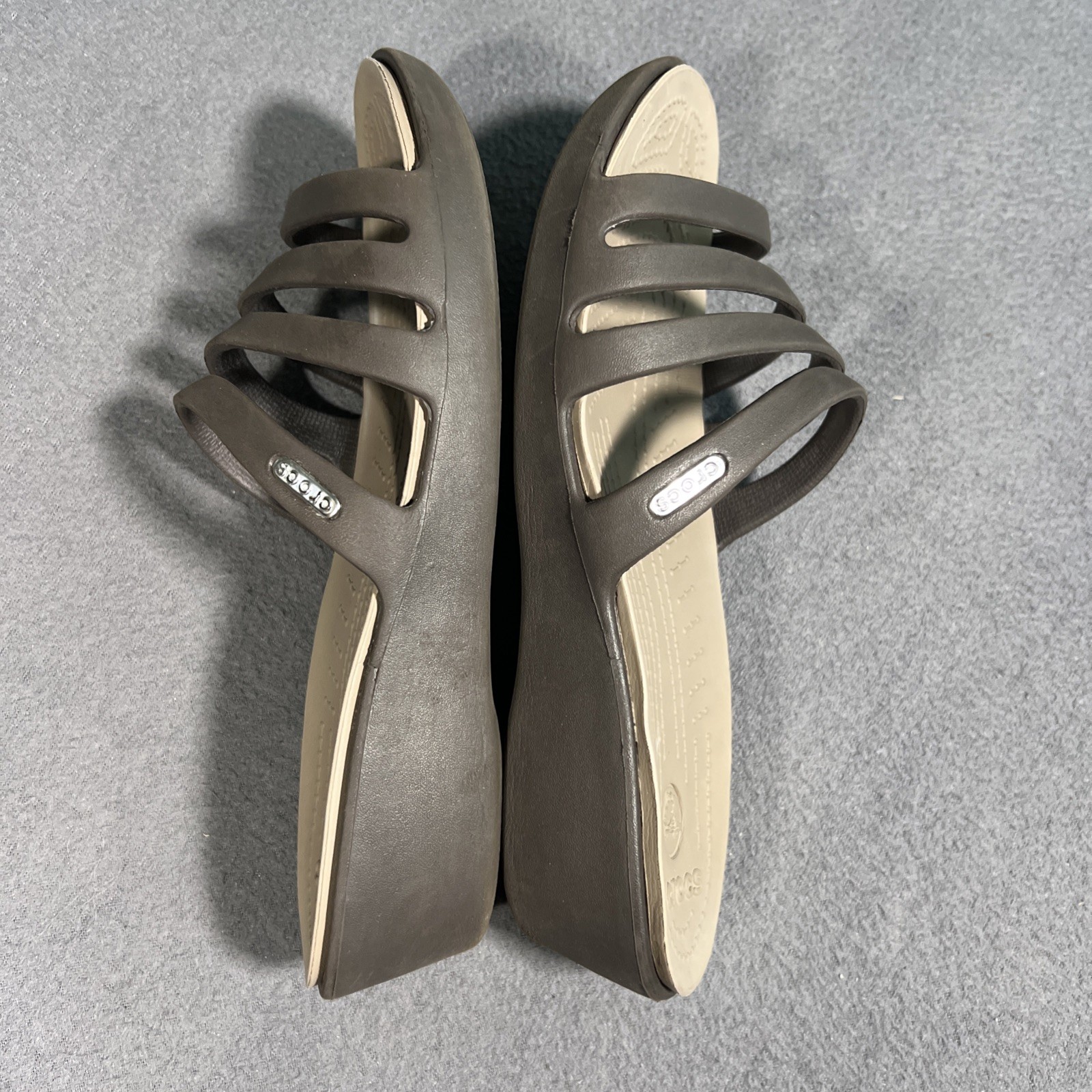 Crocs Rhonda Wedge Sandals Women’s 8 Brown Tan Strappy Slip On Casual **READ