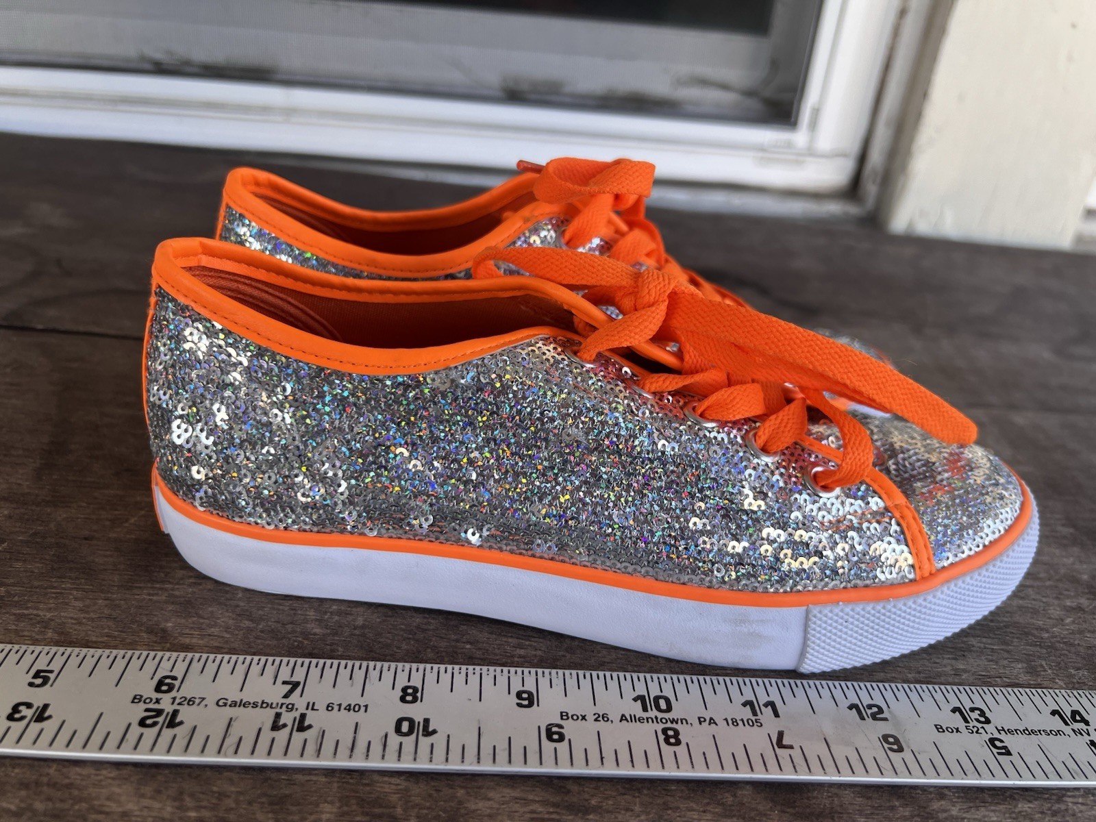 Gotta Flurt Pizzazz Womens Silver Sequin with Orange Accents Shoes Sneakers Sz 3